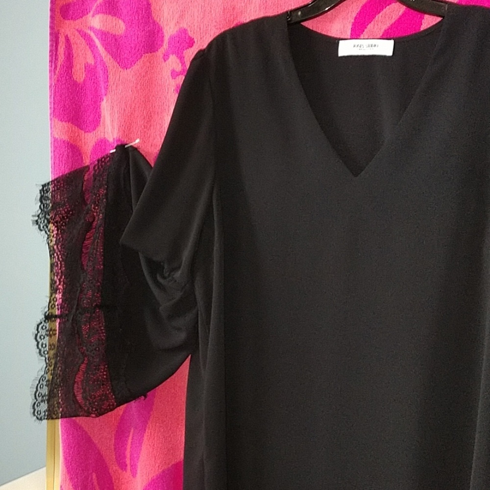 Jones Studio Separates lace trimmed black blouse